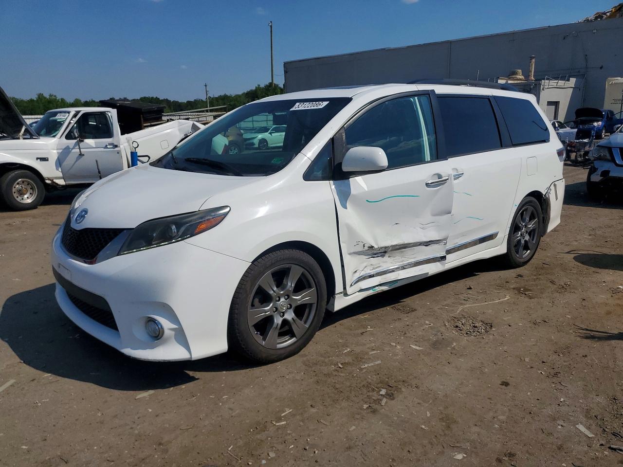 Salvage Toyota Sienna Image