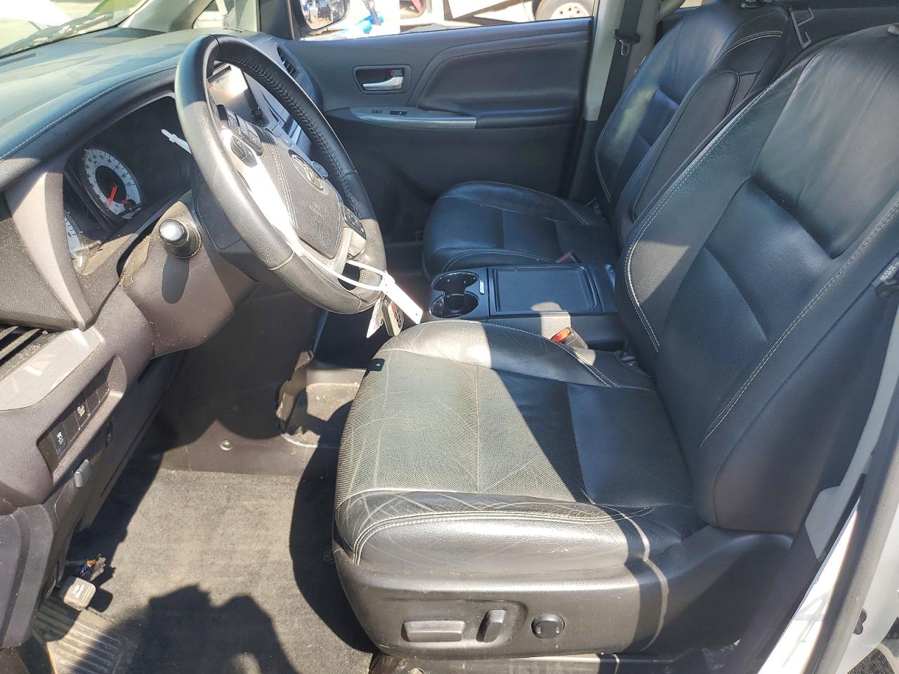 Toyota Sienna Se