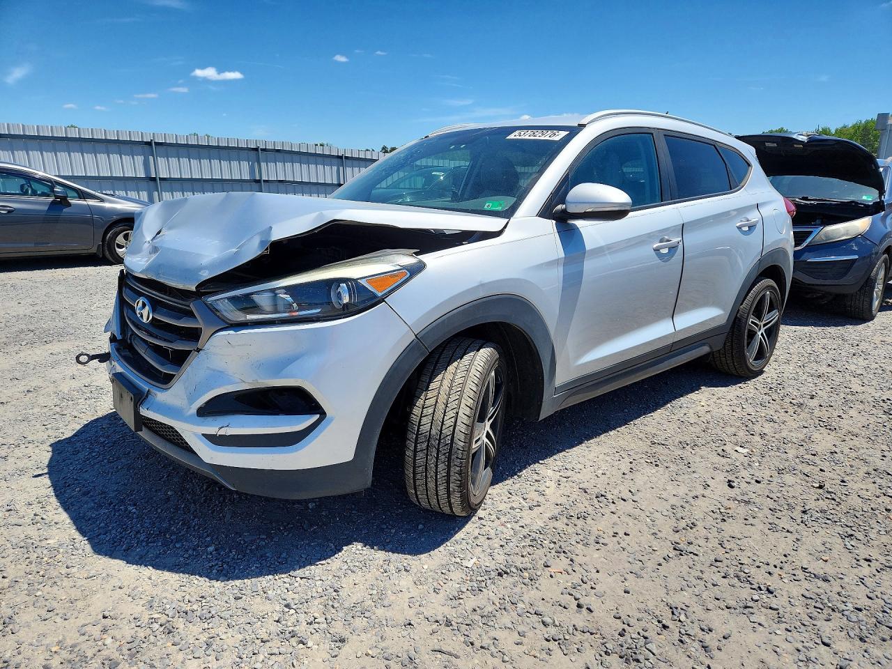 Salvage Hyundai TUCSON Image