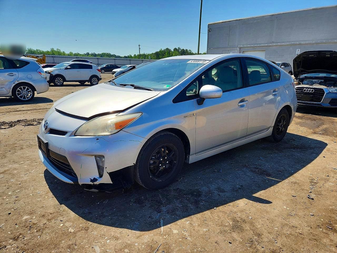 Salvage Toyota Prius Image