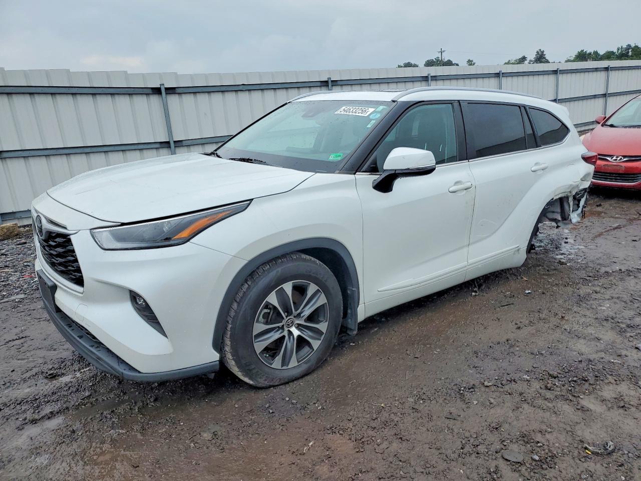 Salvage Toyota Highlander Image