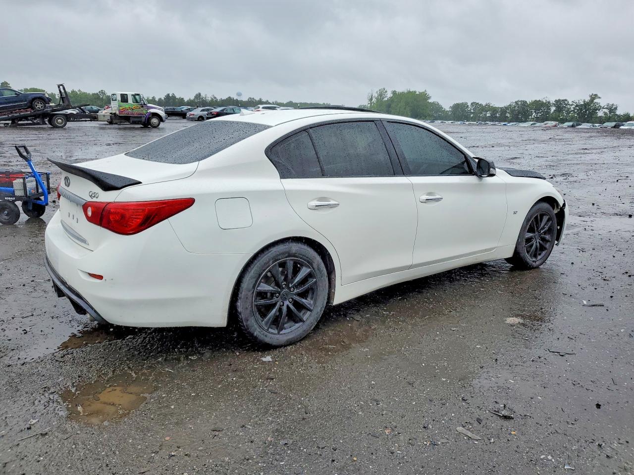 INFINITI Q50 Premium
