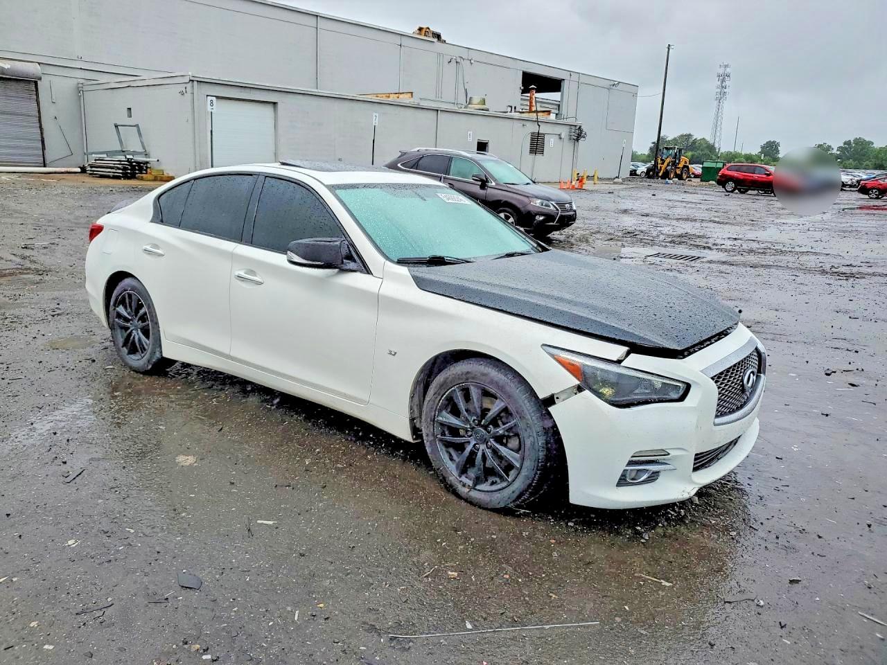 INFINITI Q50 Premium
