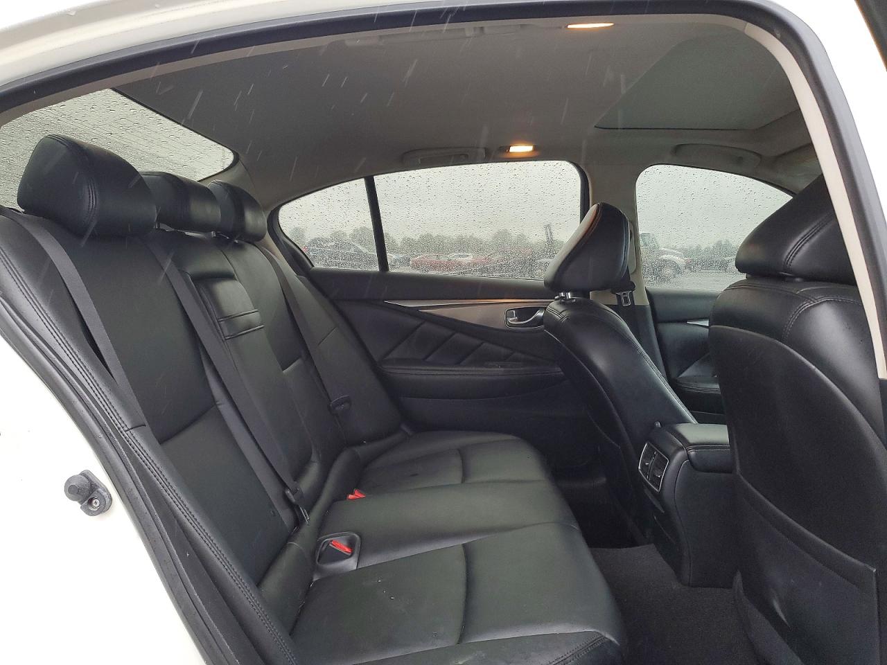 INFINITI Q50 Premium