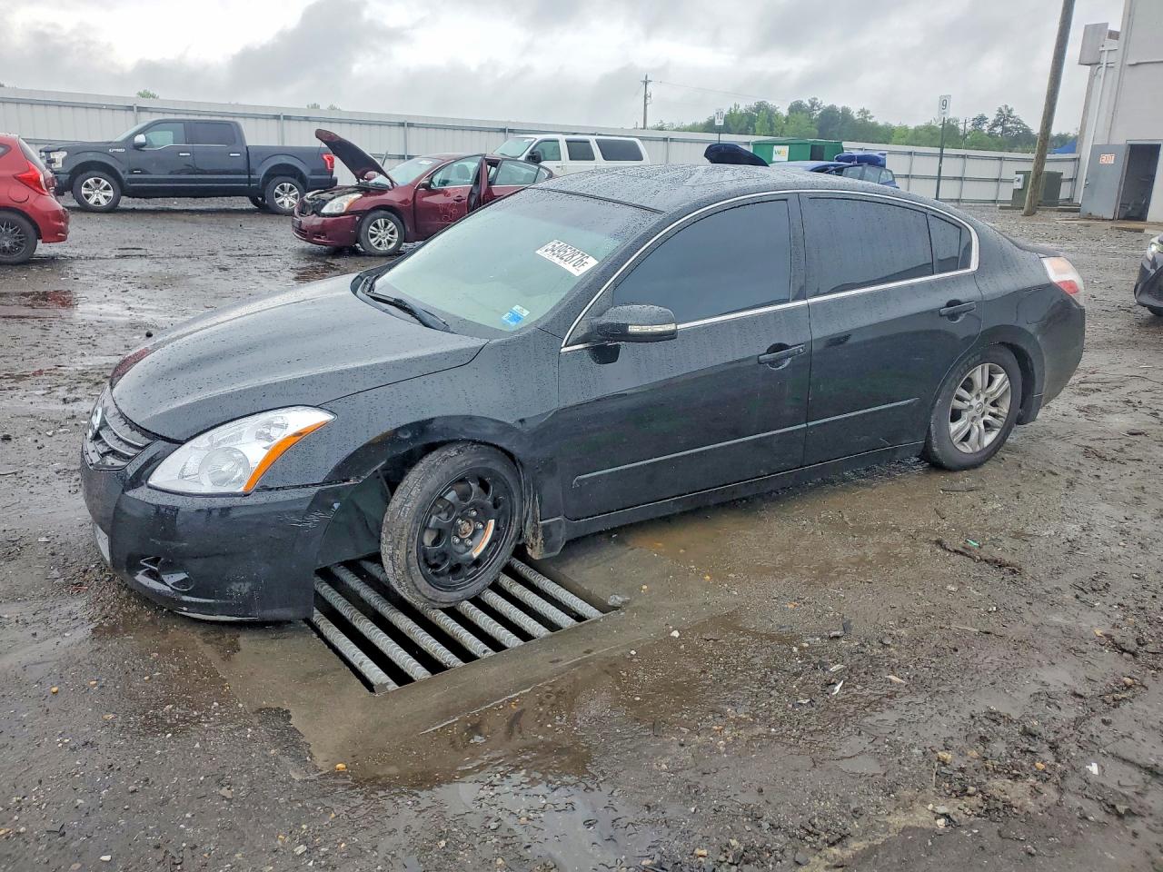 Salvage Nissan Altima Image