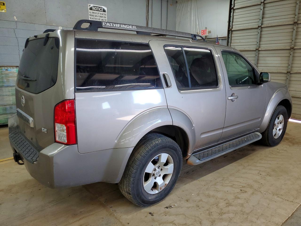 Nissan Pathfinder Xe