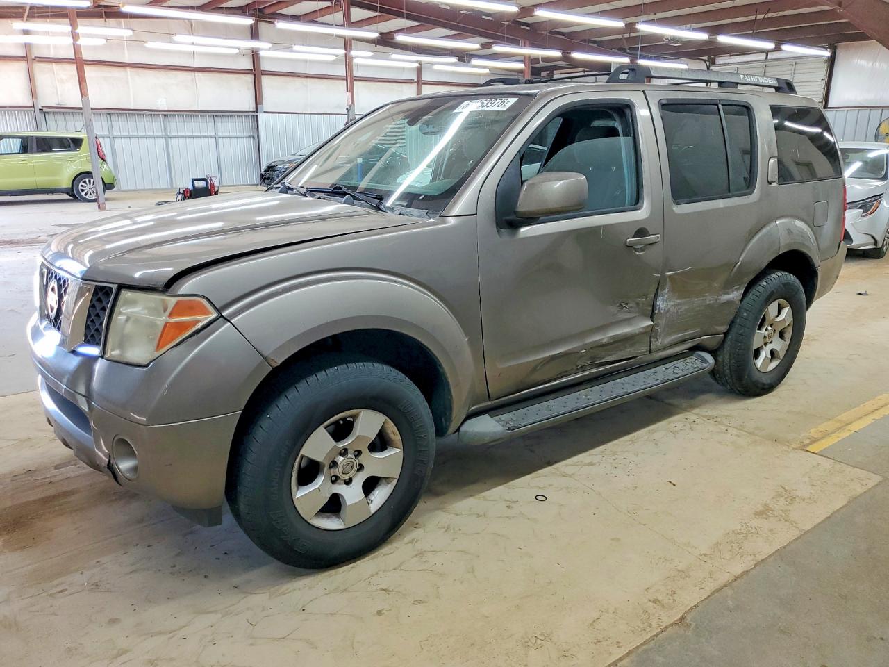 Salvage Nissan Pathfinder Image