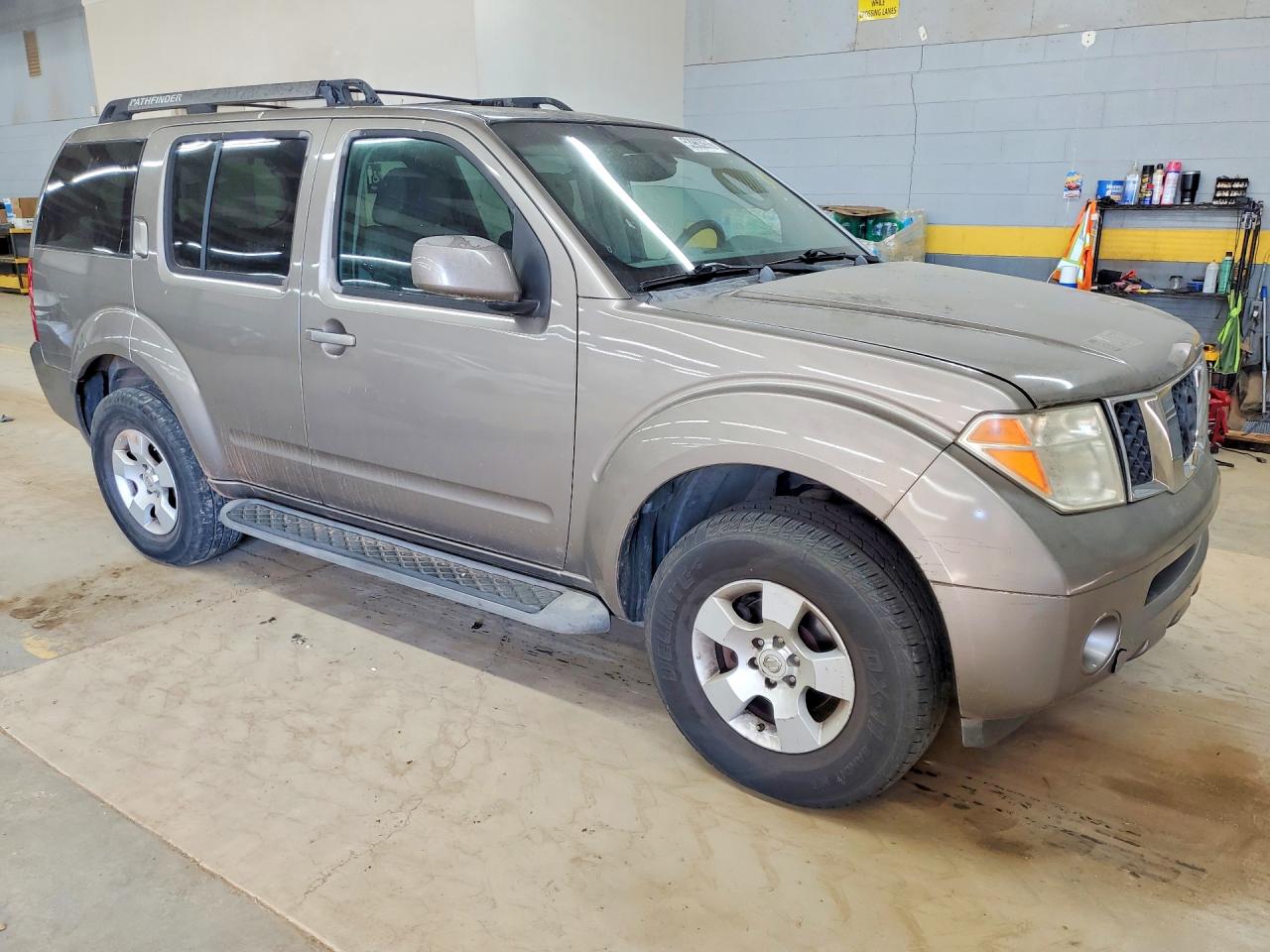 Nissan Pathfinder Xe