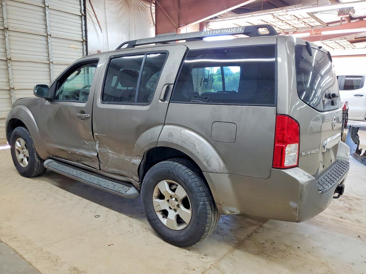 Nissan Pathfinder Xe