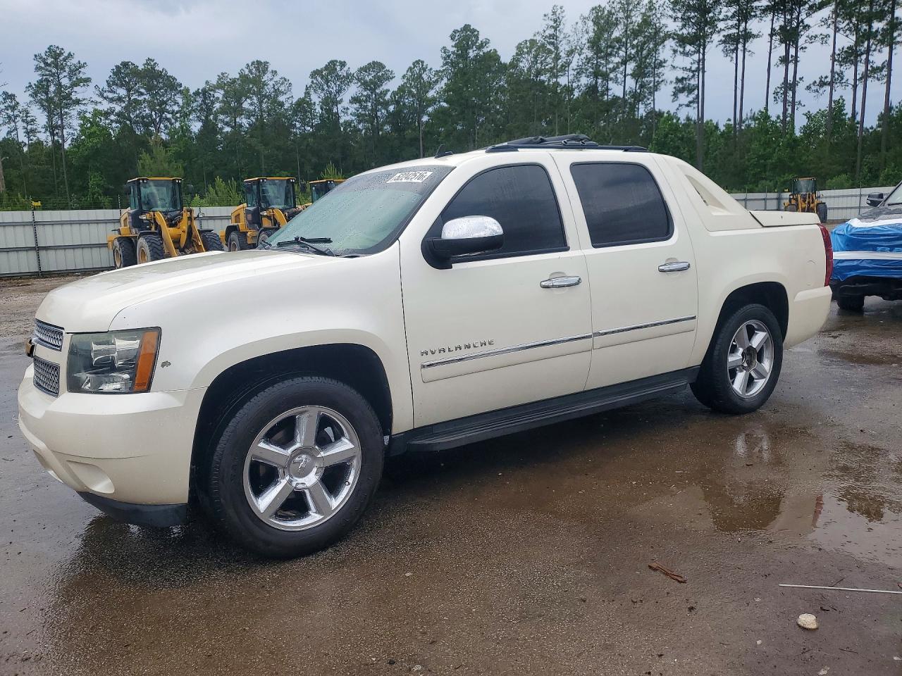 Salvage Chevrolet Avalanche Image