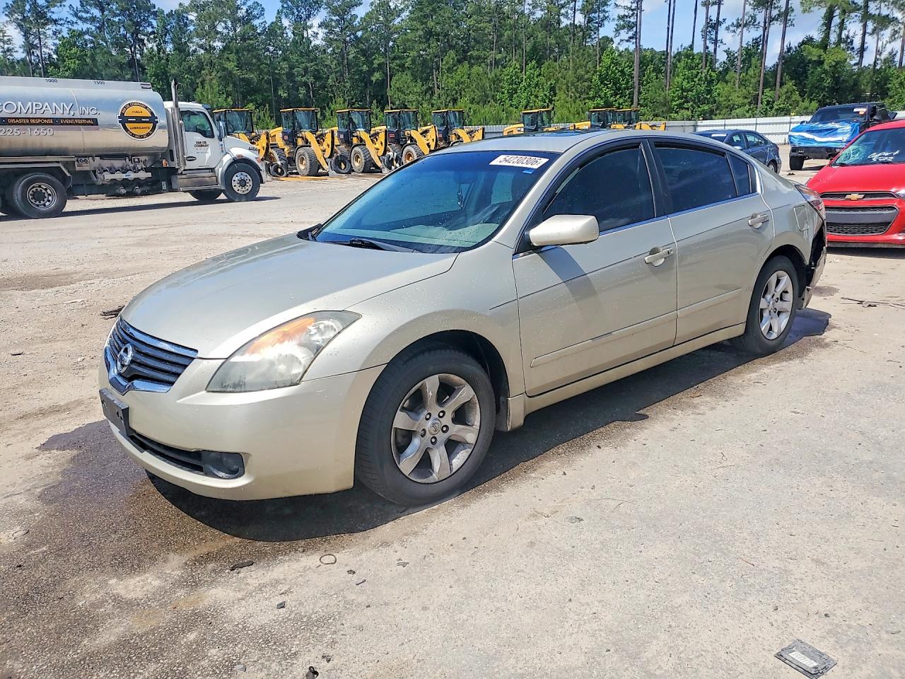 Salvage Nissan Altima Image
