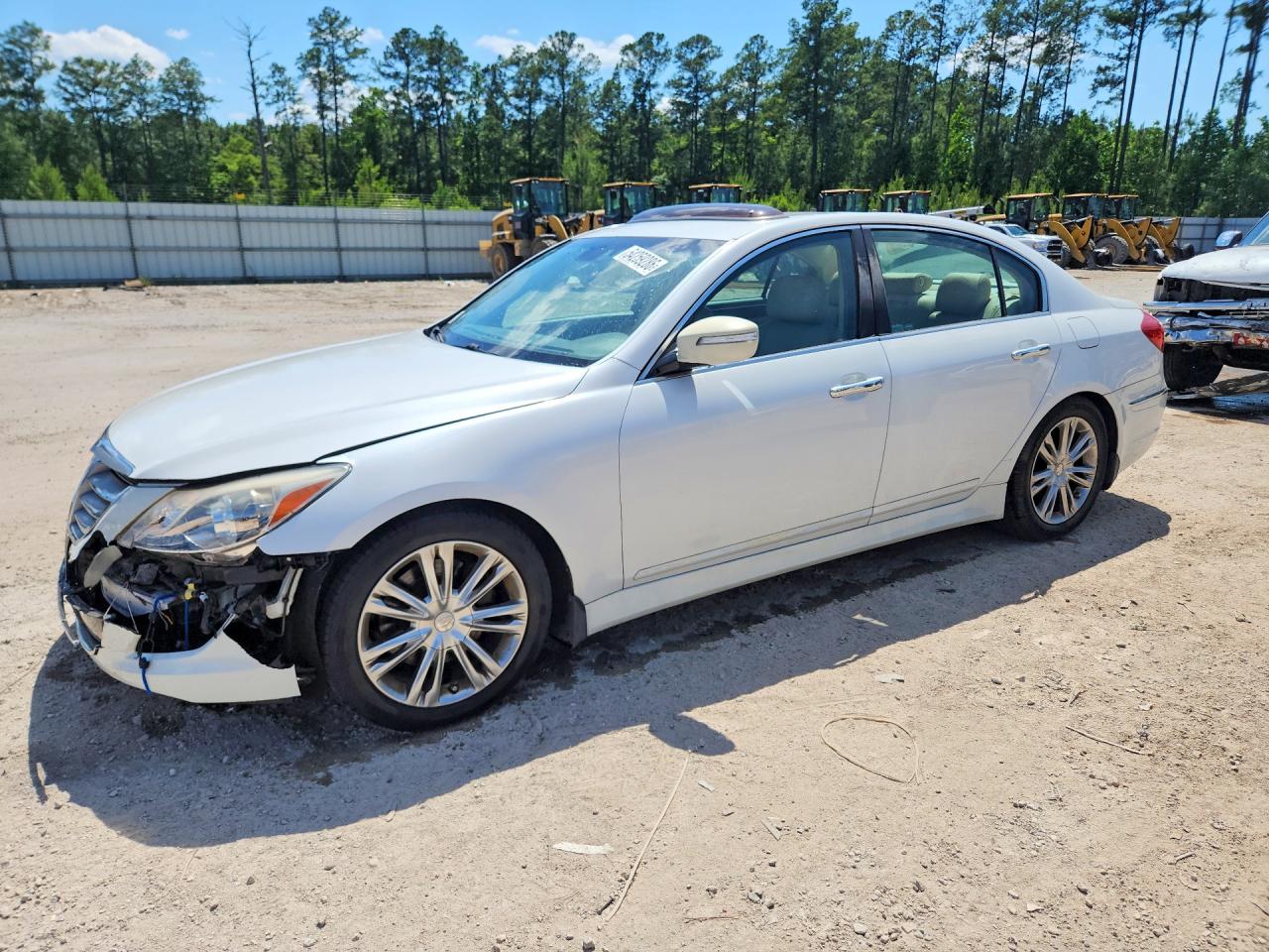 Salvage Hyundai Genesis Image