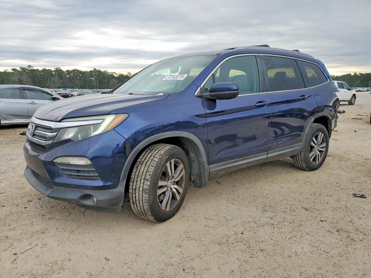 Salvage Honda Pilot Image