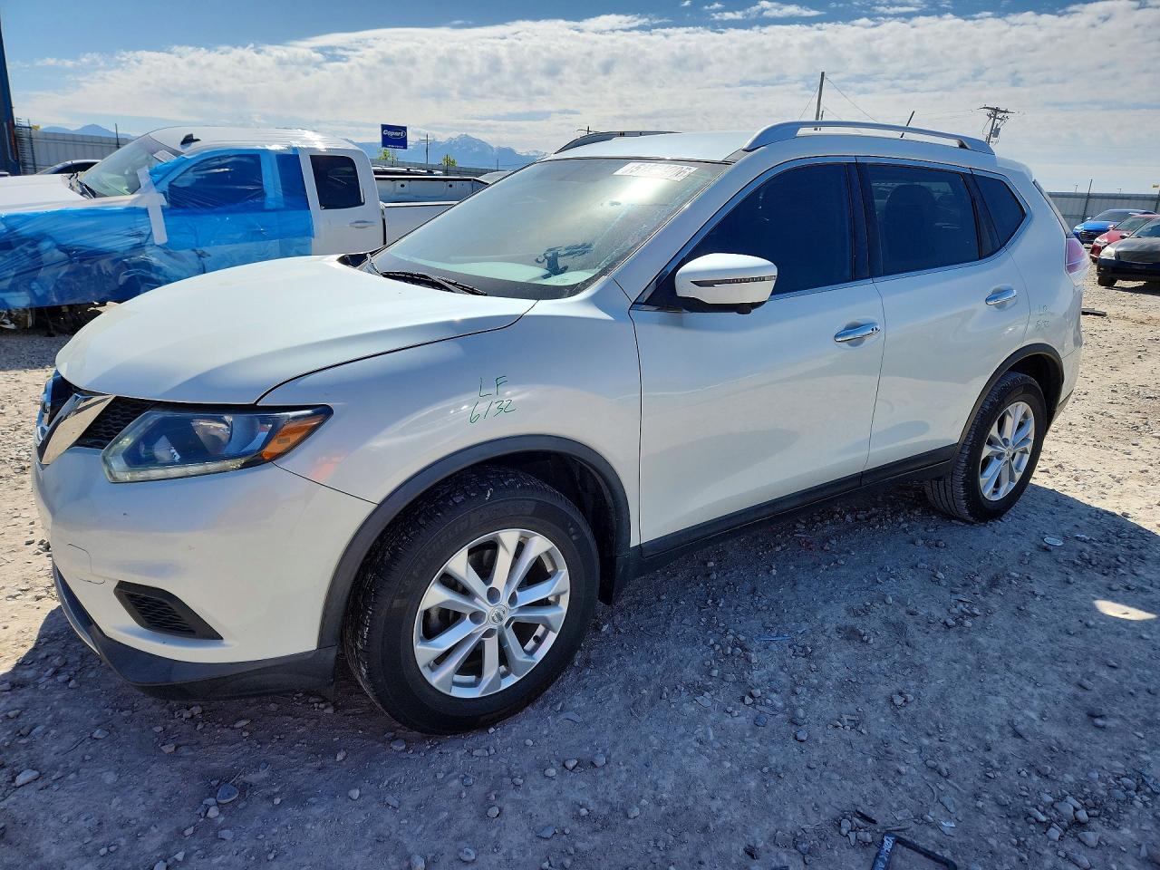 Salvage Nissan Rogue Image