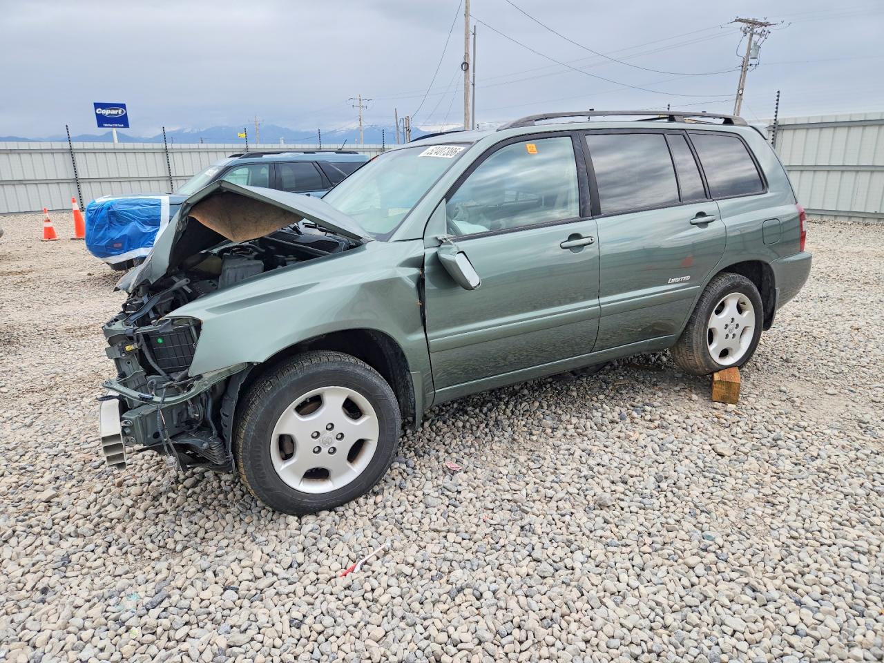 Salvage Toyota Highlander Image