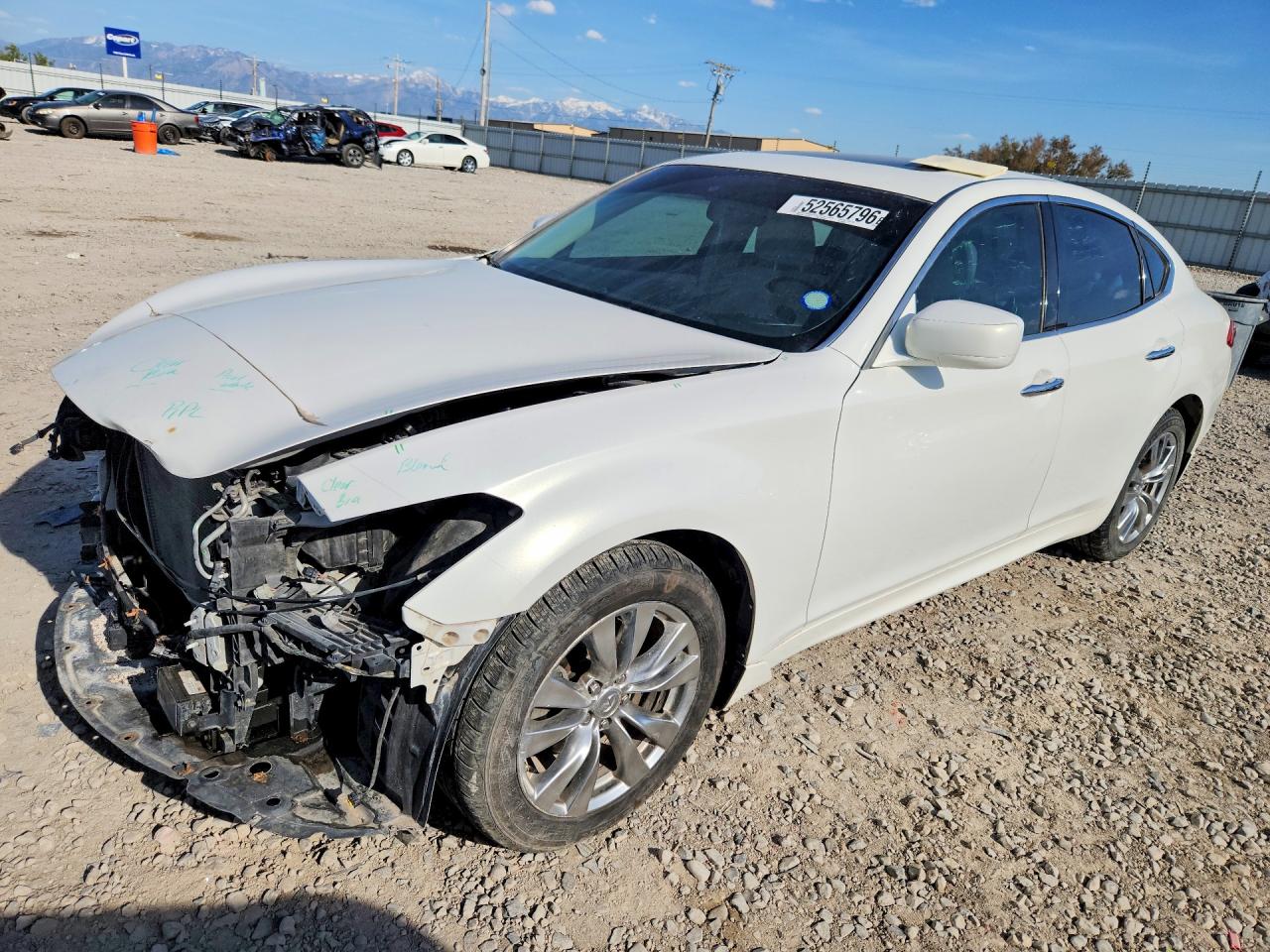 Salvage INFINITI M56 Image