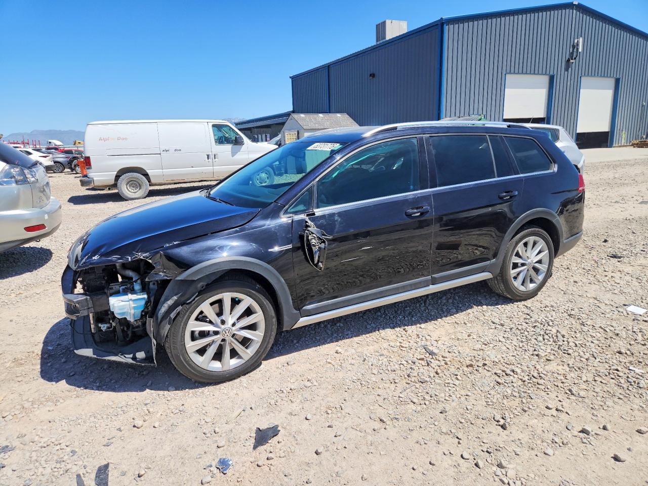 Salvage Volkswagen Golf Image