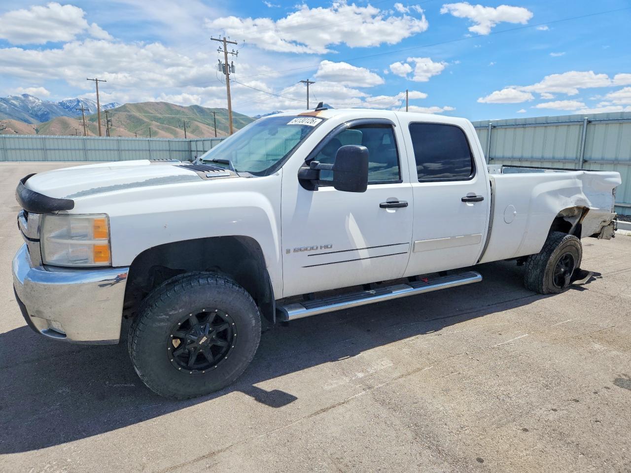 Salvage Chevrolet Silverado Image