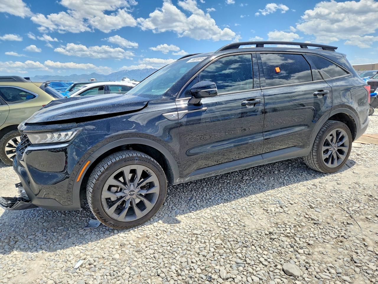 Salvage Kia Sorento Image