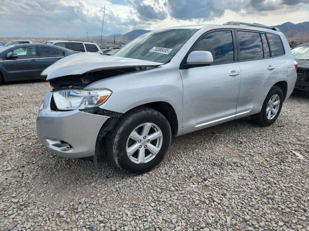 Salvage Toyota Highlander Image