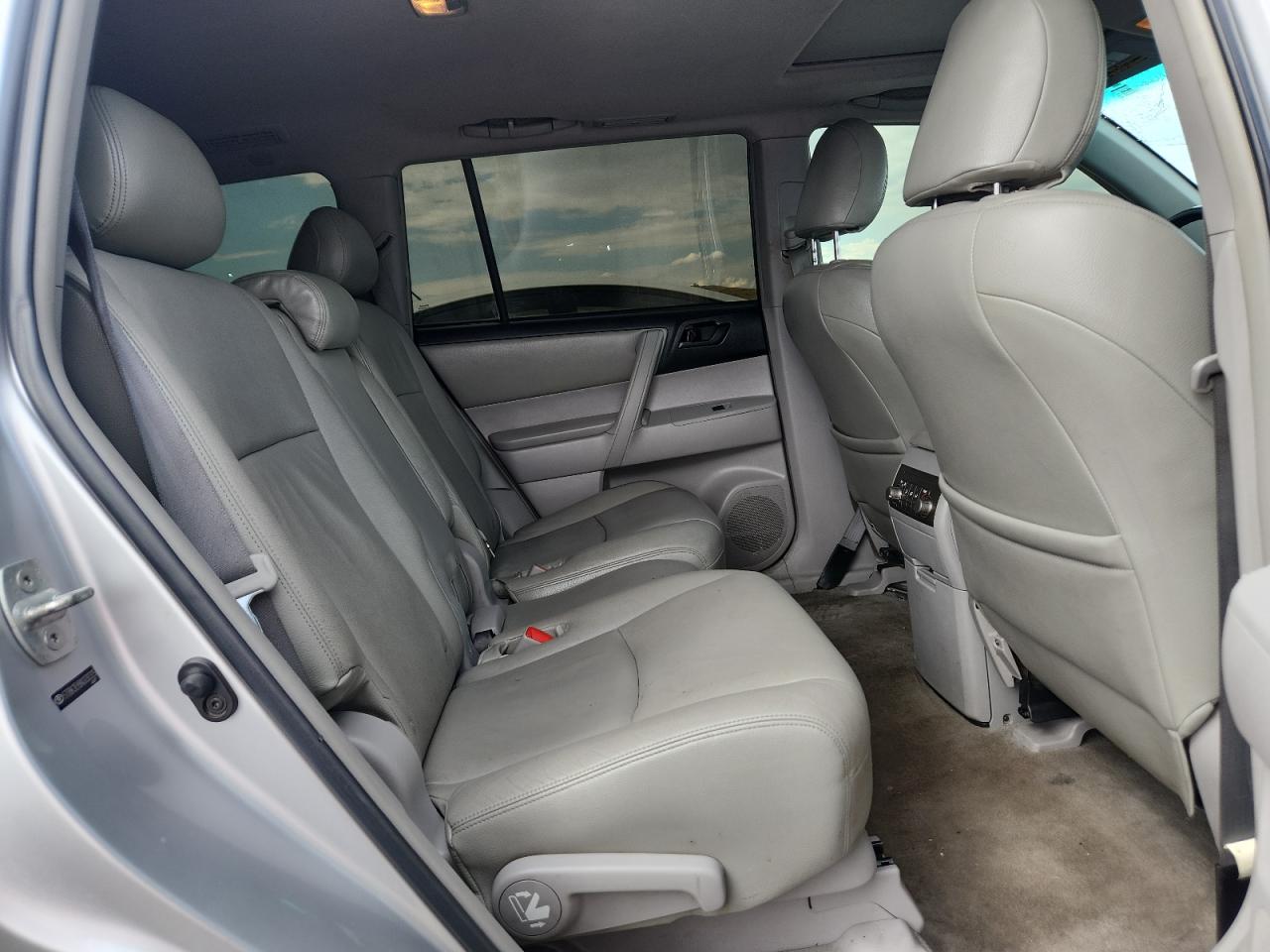 Toyota Highlander Base