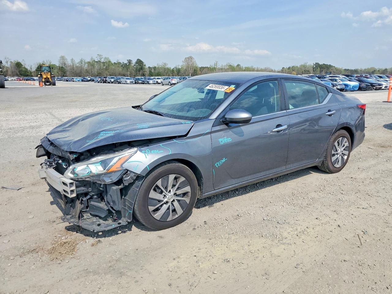 Salvage Nissan Altima Image