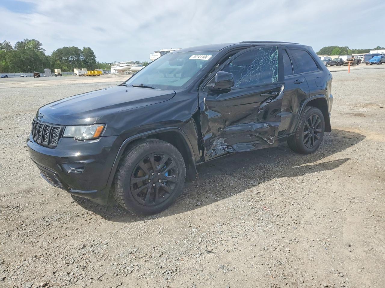 Salvage Jeep Grand Cherokee Image