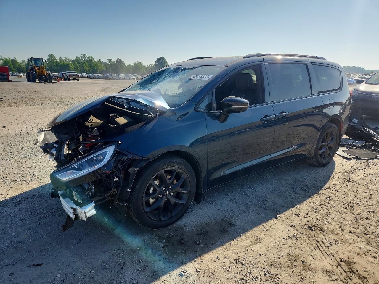 Salvage Chrysler Pacifica Image