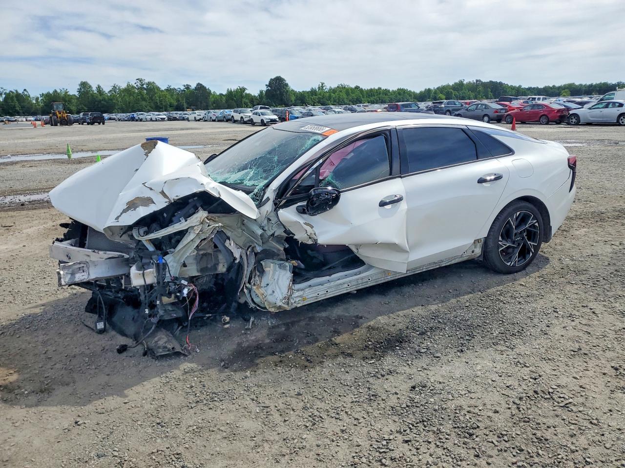 Salvage Kia K5 Image