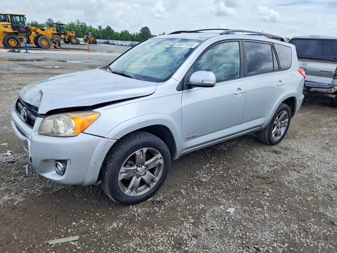 Salvage Toyota RAV4 Image