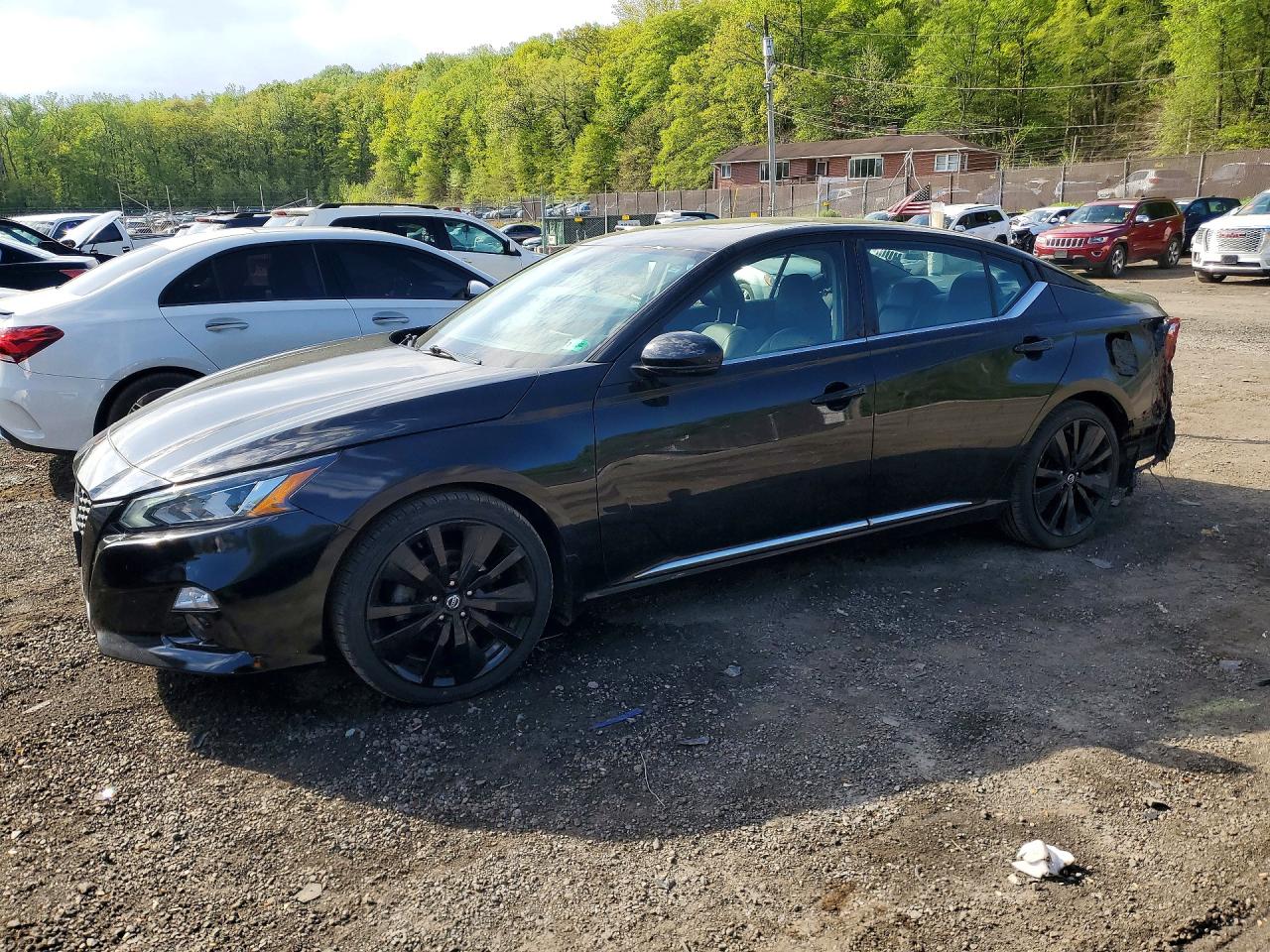 Salvage Nissan Altima Image