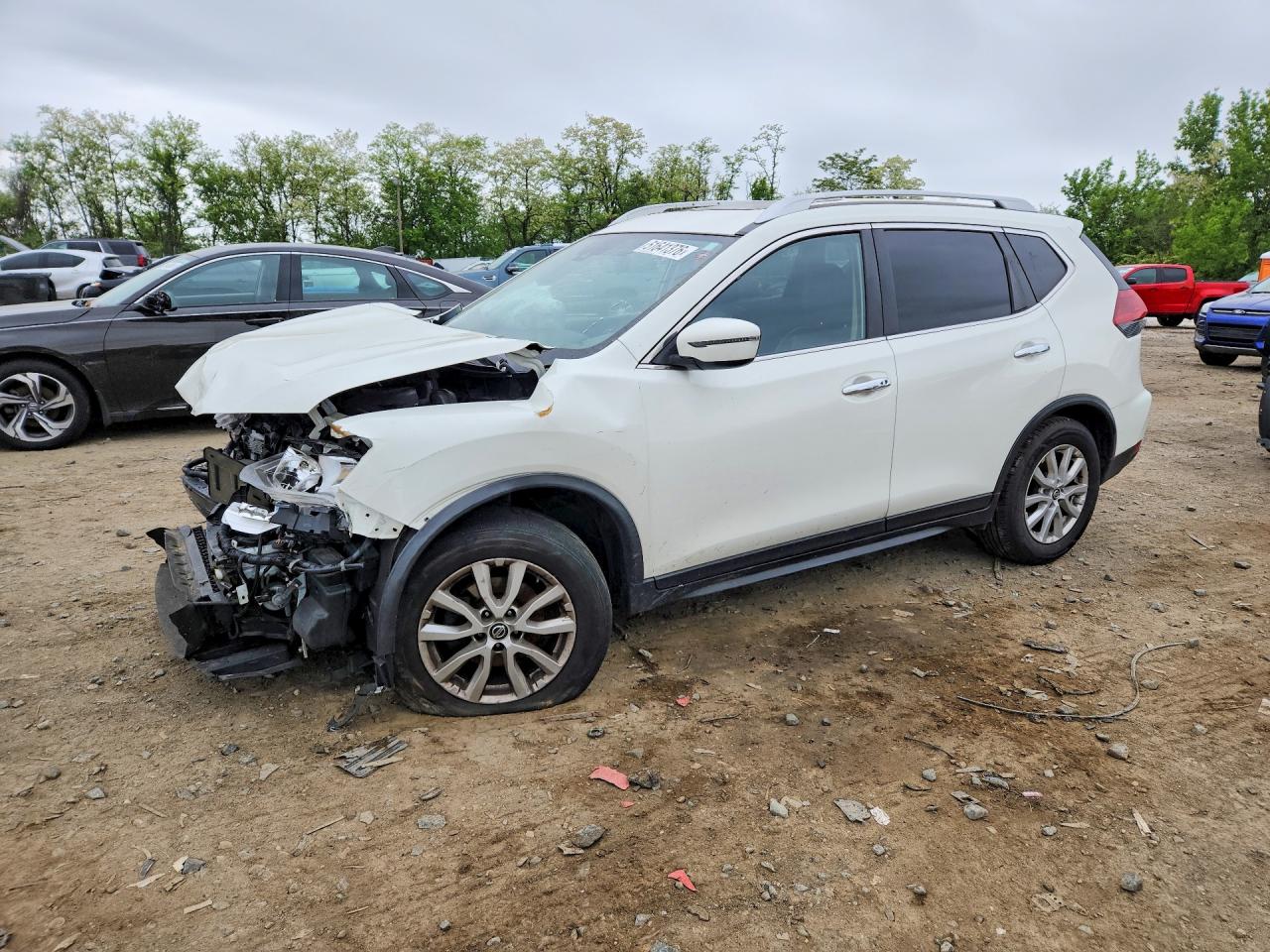 Salvage Nissan Rogue Image