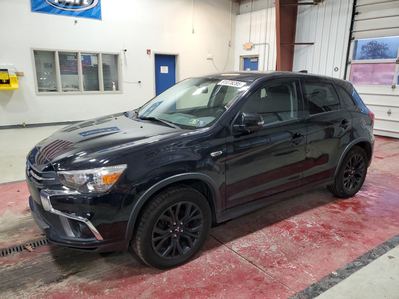 Salvage Mitsubishi Outlander Image