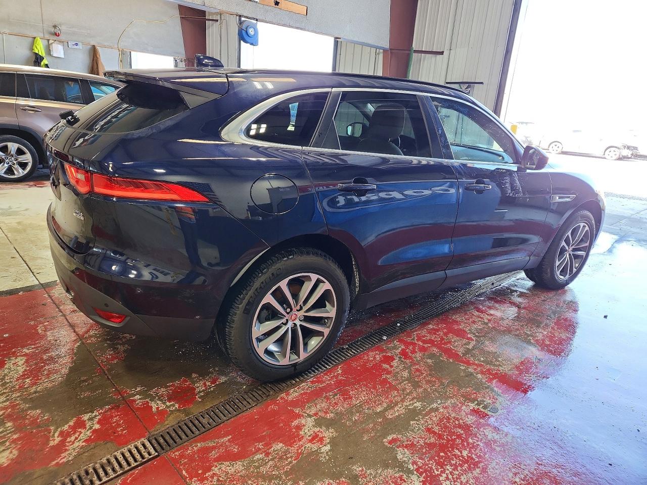 Jaguar F-PACE Premium
