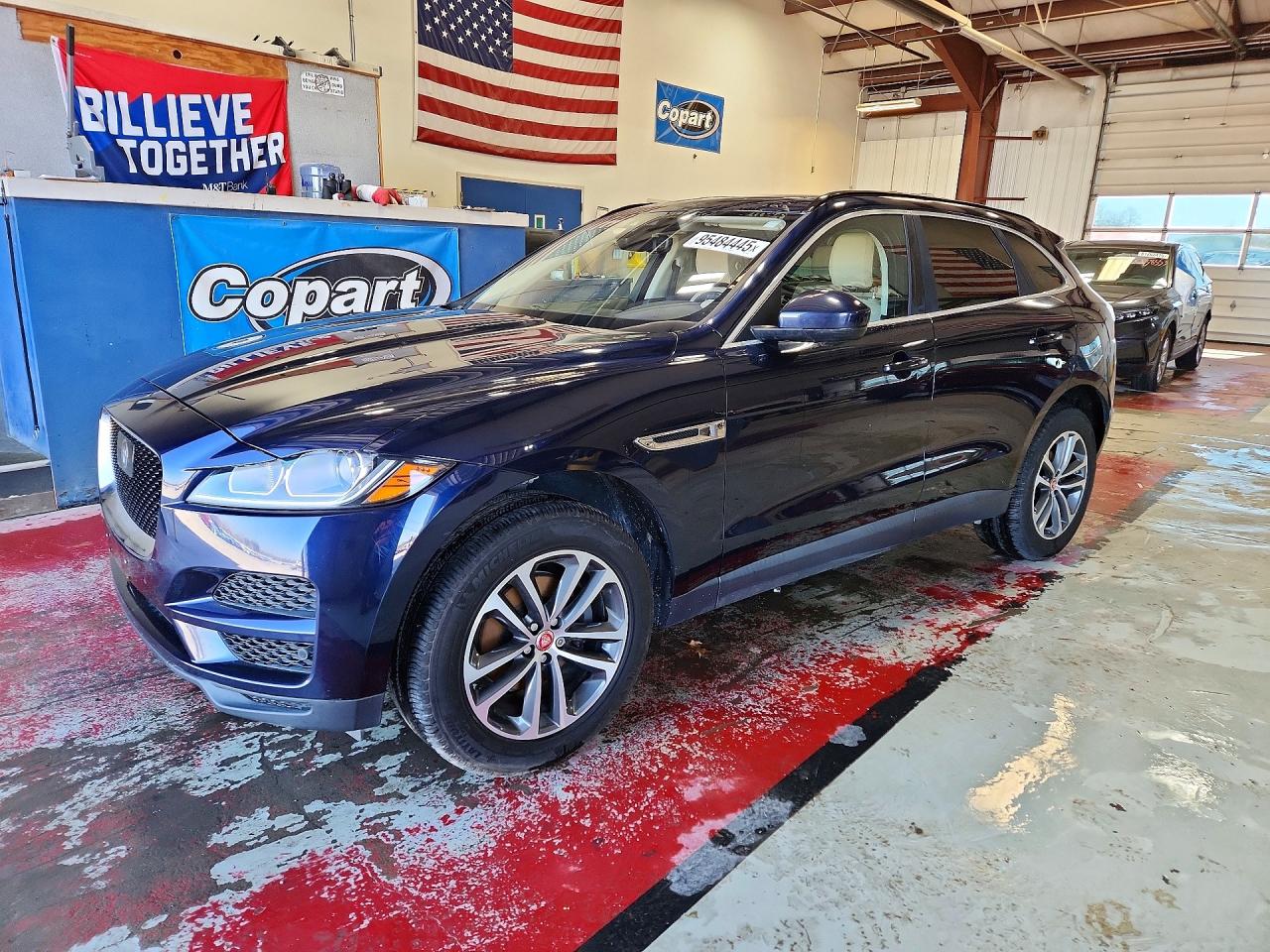 Salvage Jaguar F-PACE Image