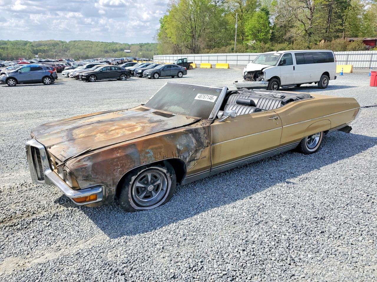 Salvage Pontiac Bonneville Image