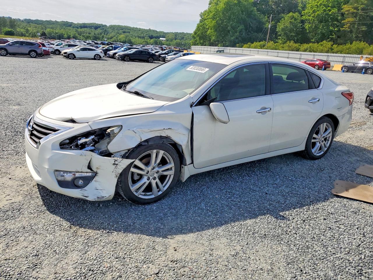 Salvage Nissan Altima Image