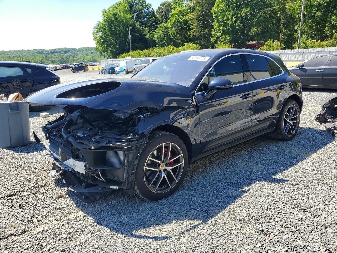 Salvage Porsche Macan Image