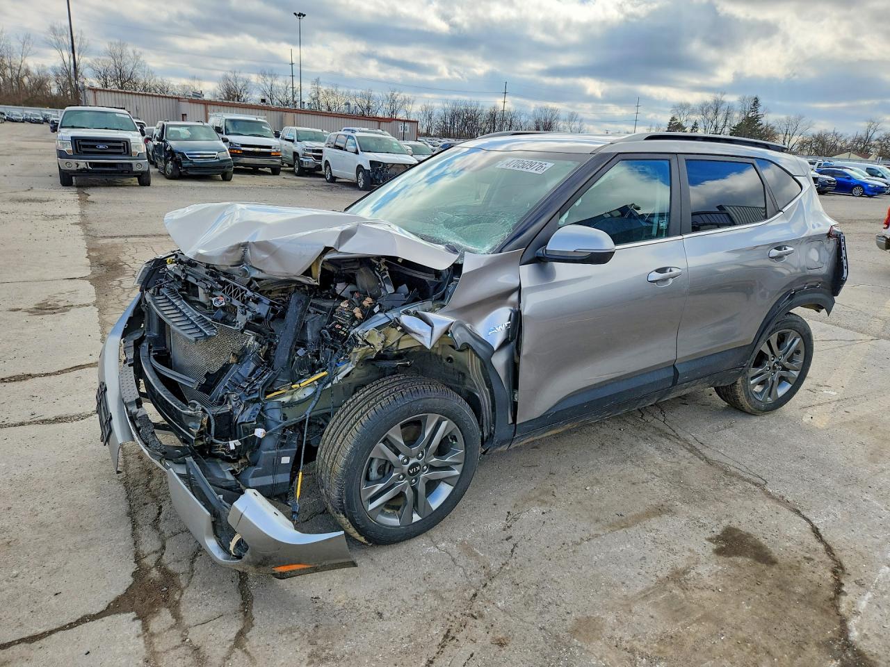 Salvage Kia Seltos Image
