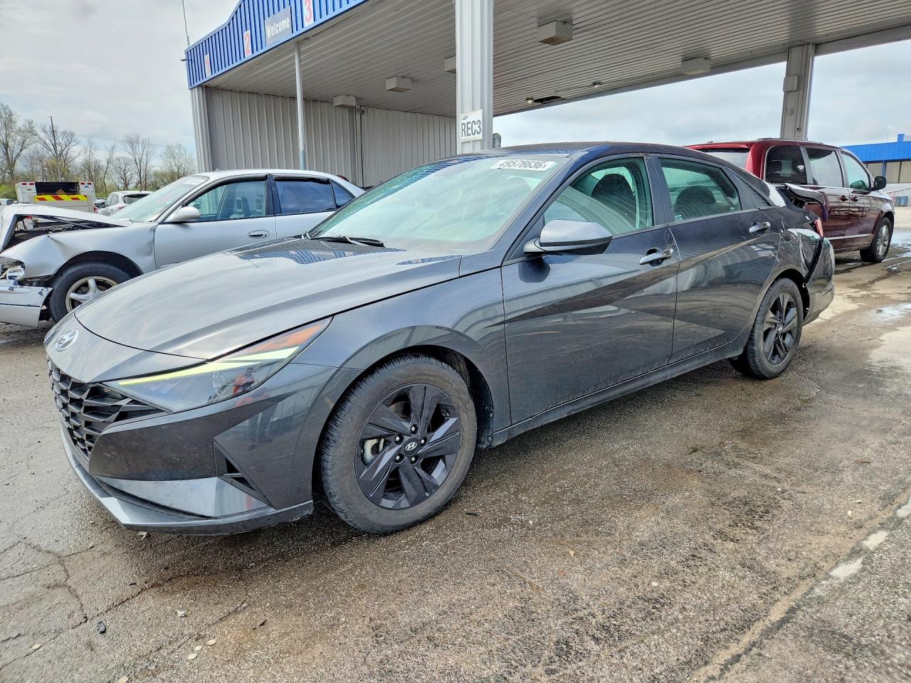 Salvage Hyundai ELANTRA Image