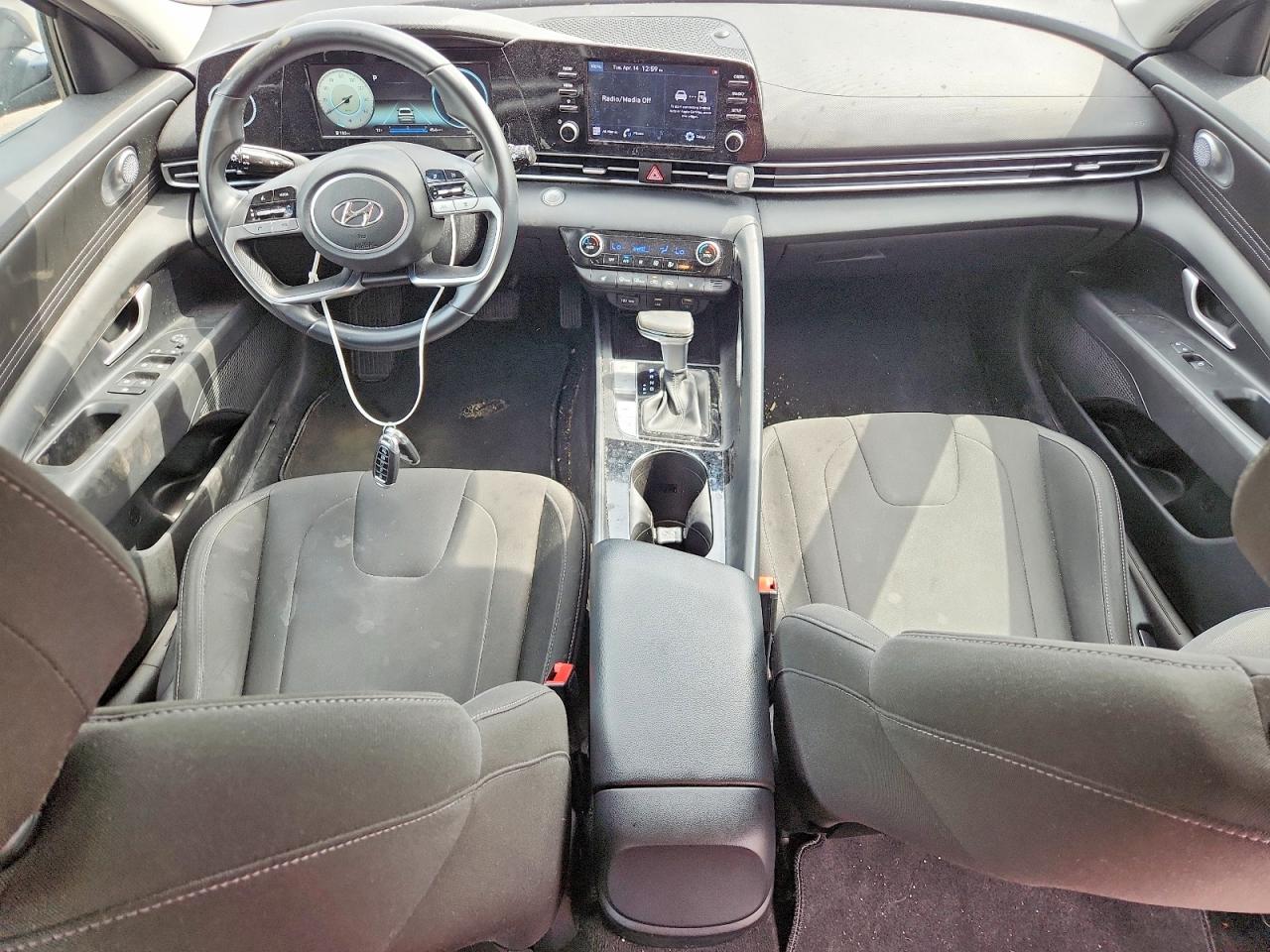 Hyundai ELANTRA Sel