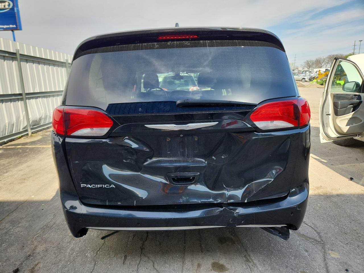Chrysler Pacifica Touring L