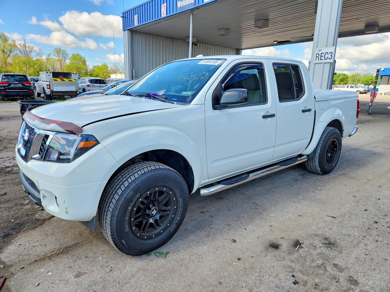 Salvage Nissan Frontier Image