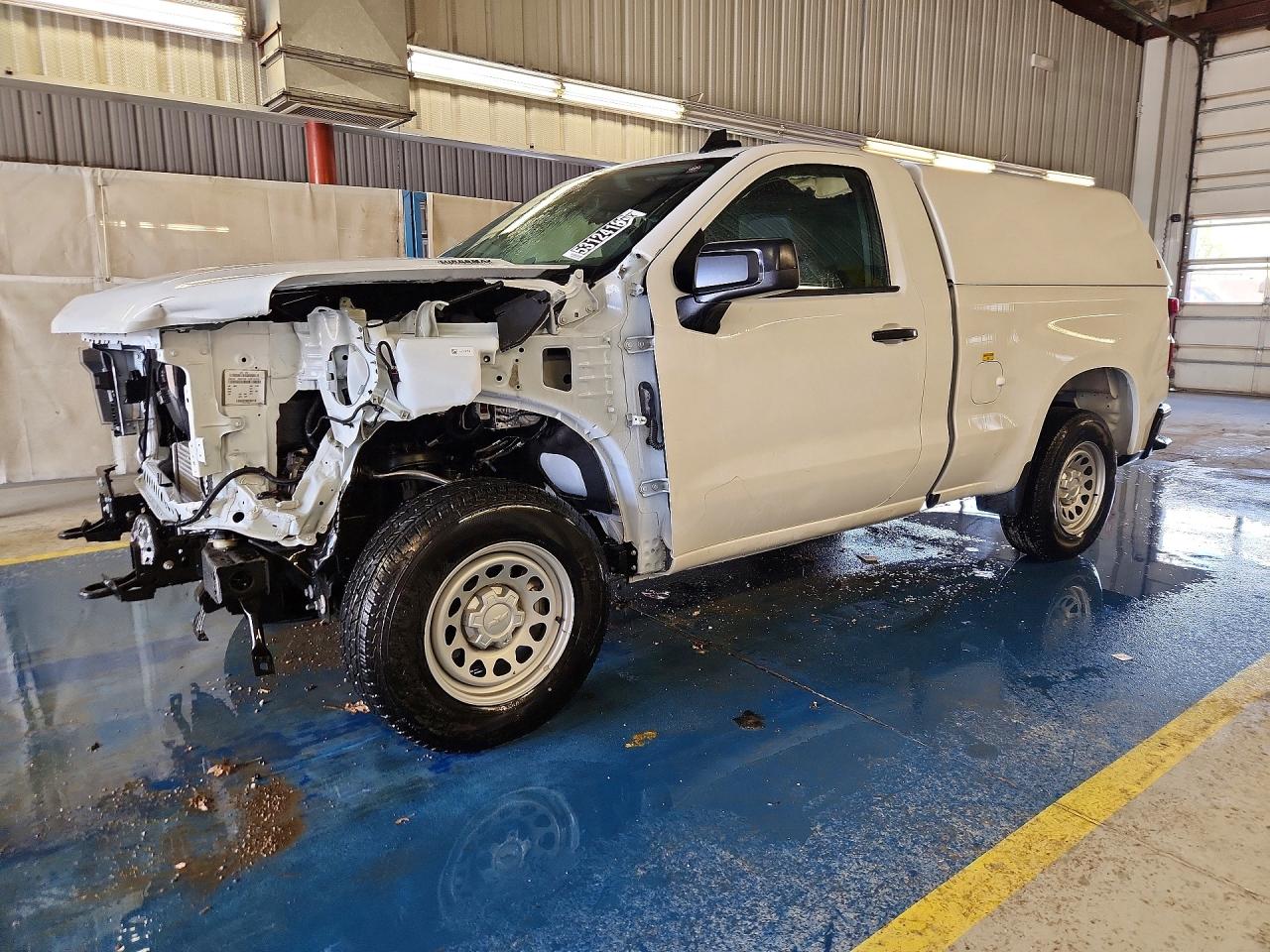 Salvage Chevrolet Silverado Image