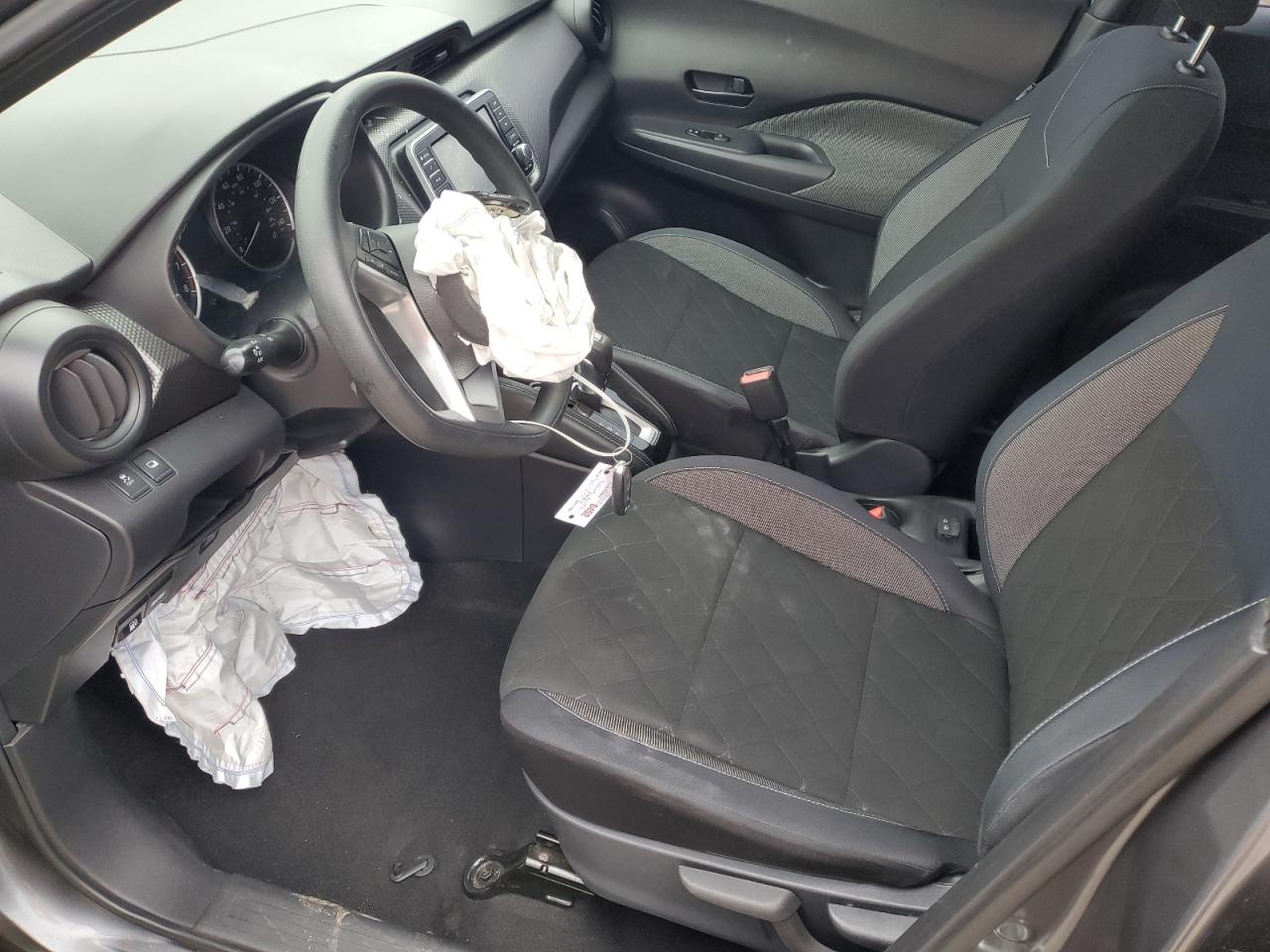 Nissan Kicks S