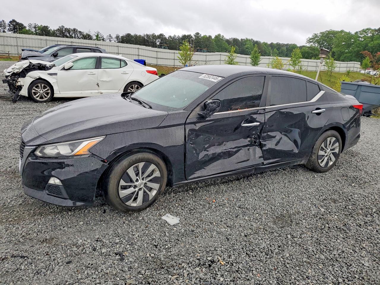 Salvage Nissan Altima Image