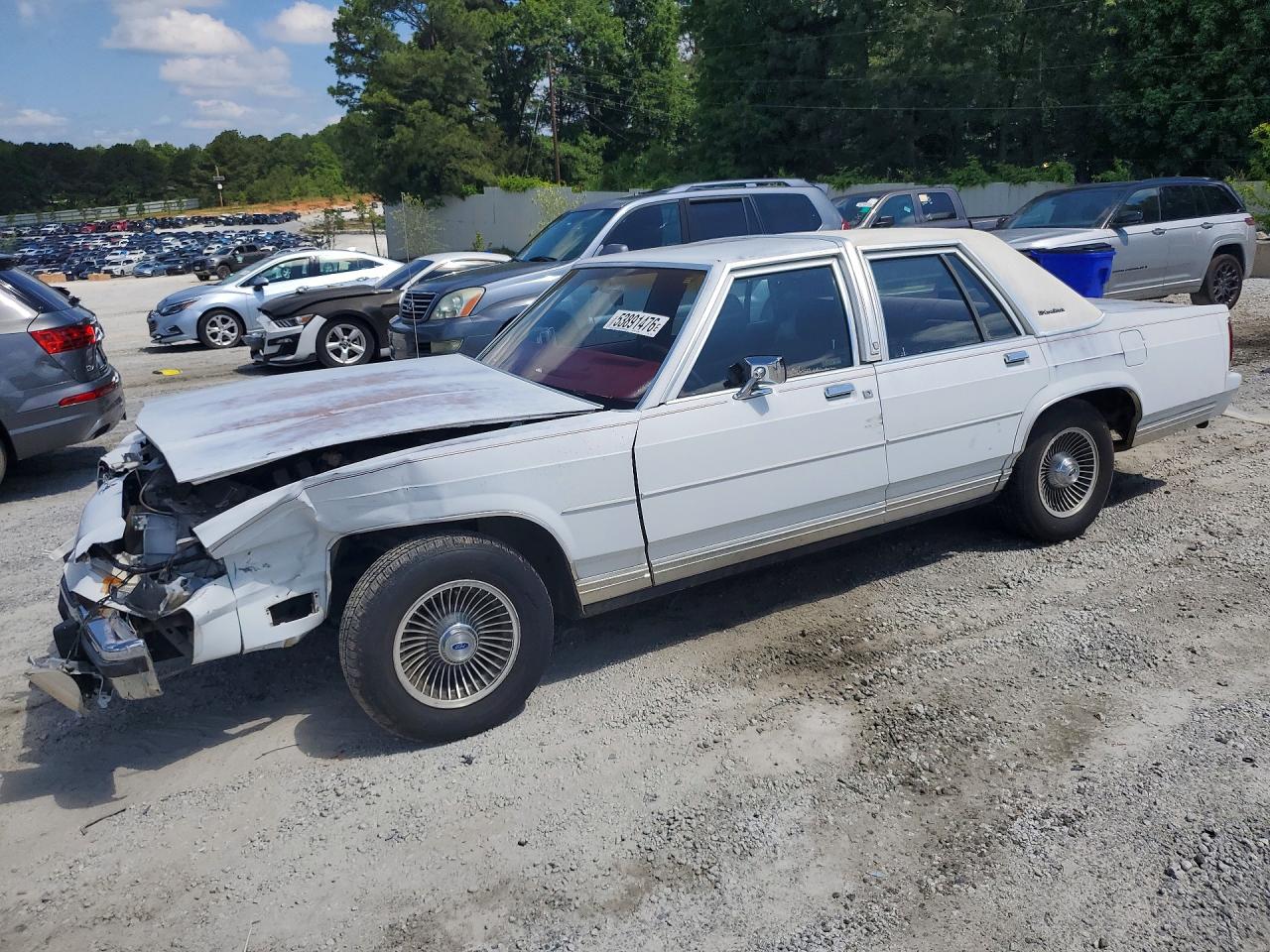 Salvage Ford Crown Vic Image