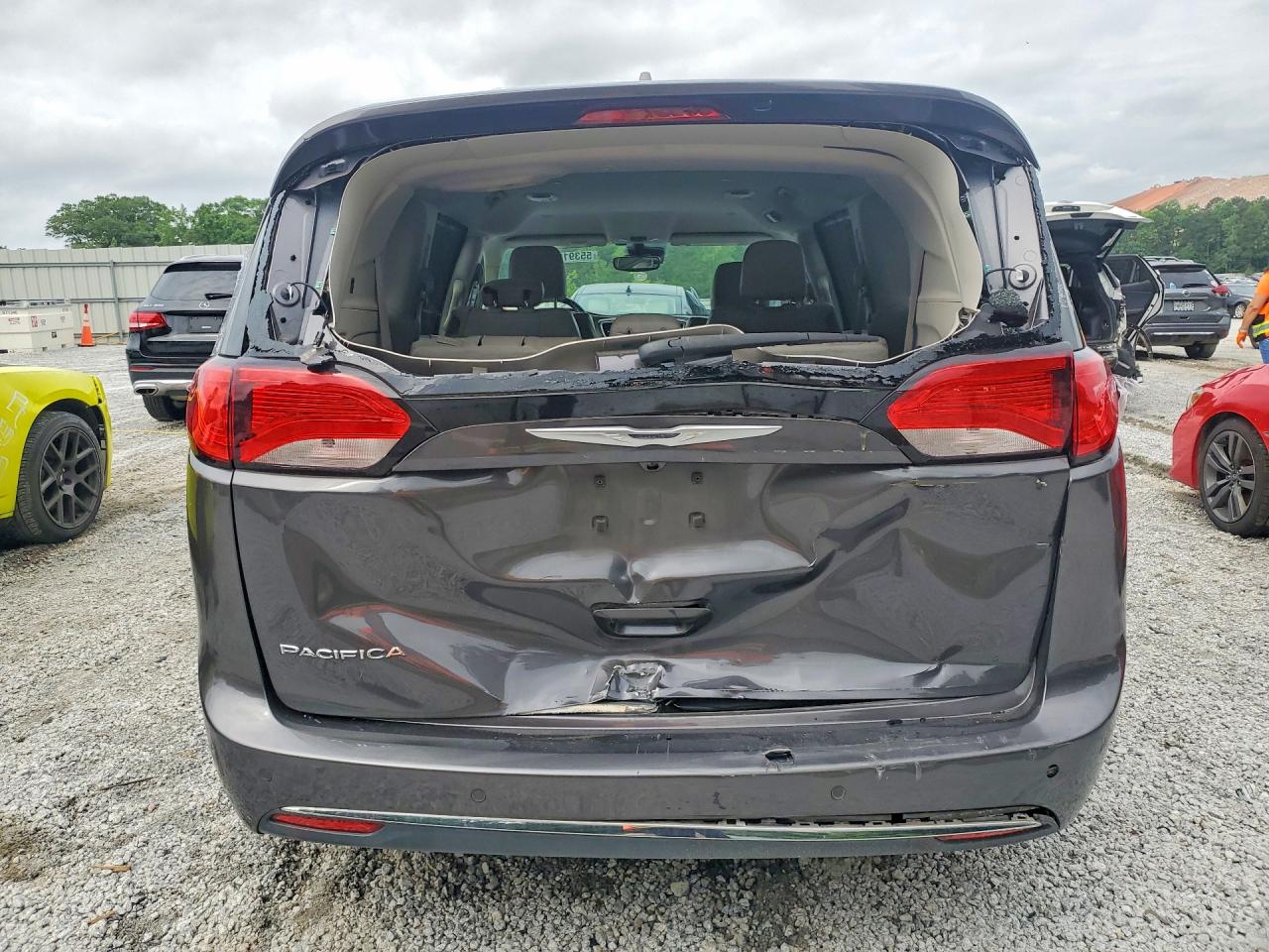 Chrysler Pacifica Touring L Plus