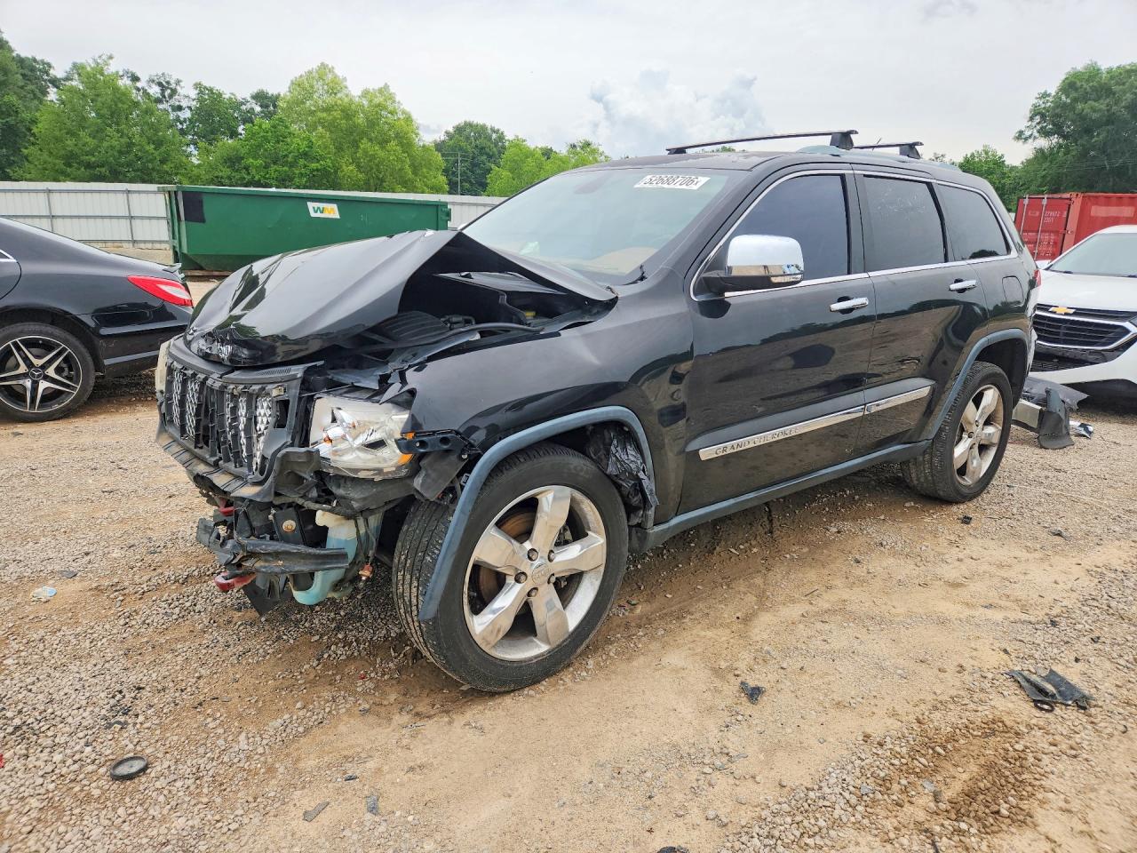 Salvage Jeep Cherokee Image