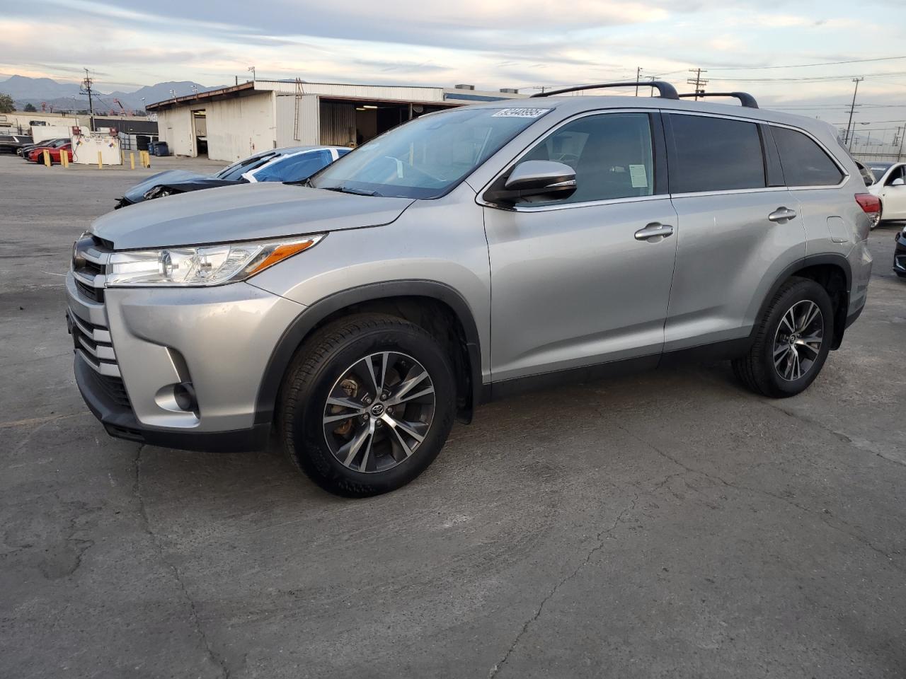 Salvage Toyota Highlander Image